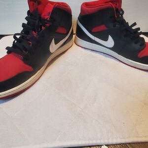 Nike Men's Black and Red High-Top Sneakers